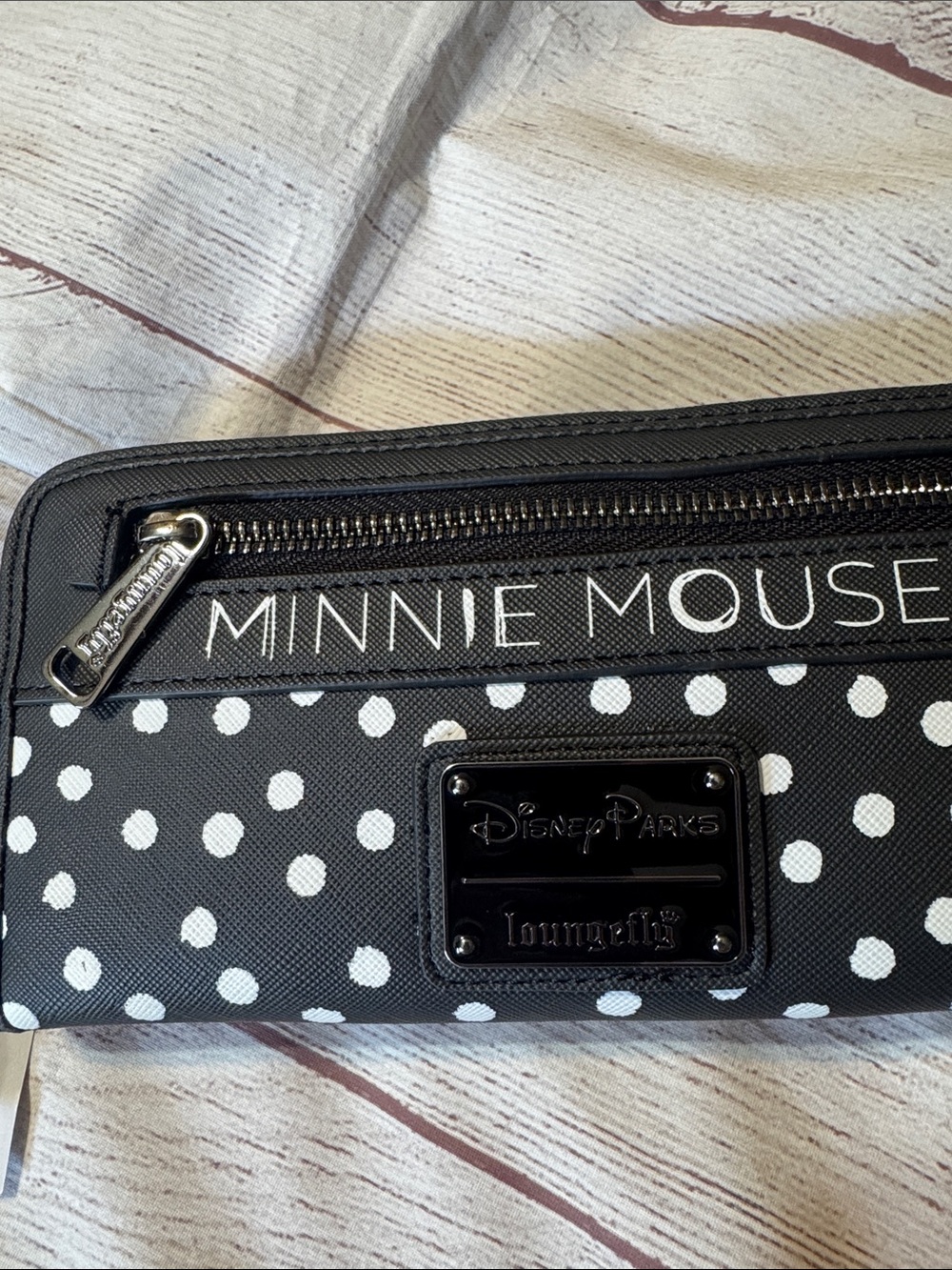 NWT Disney Parks Loungefly Wallet - Minnie Mouse With Polka Dots - Picture 10 of 15